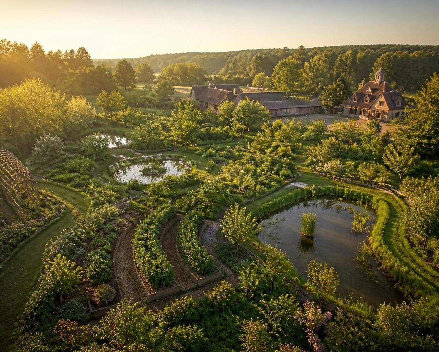 explorez les principes et les pratiques durables de la permaculture au bec hellouin, un modèle inspirant pour un jardinage respectueux de l'environnement et une agriculture responsable.