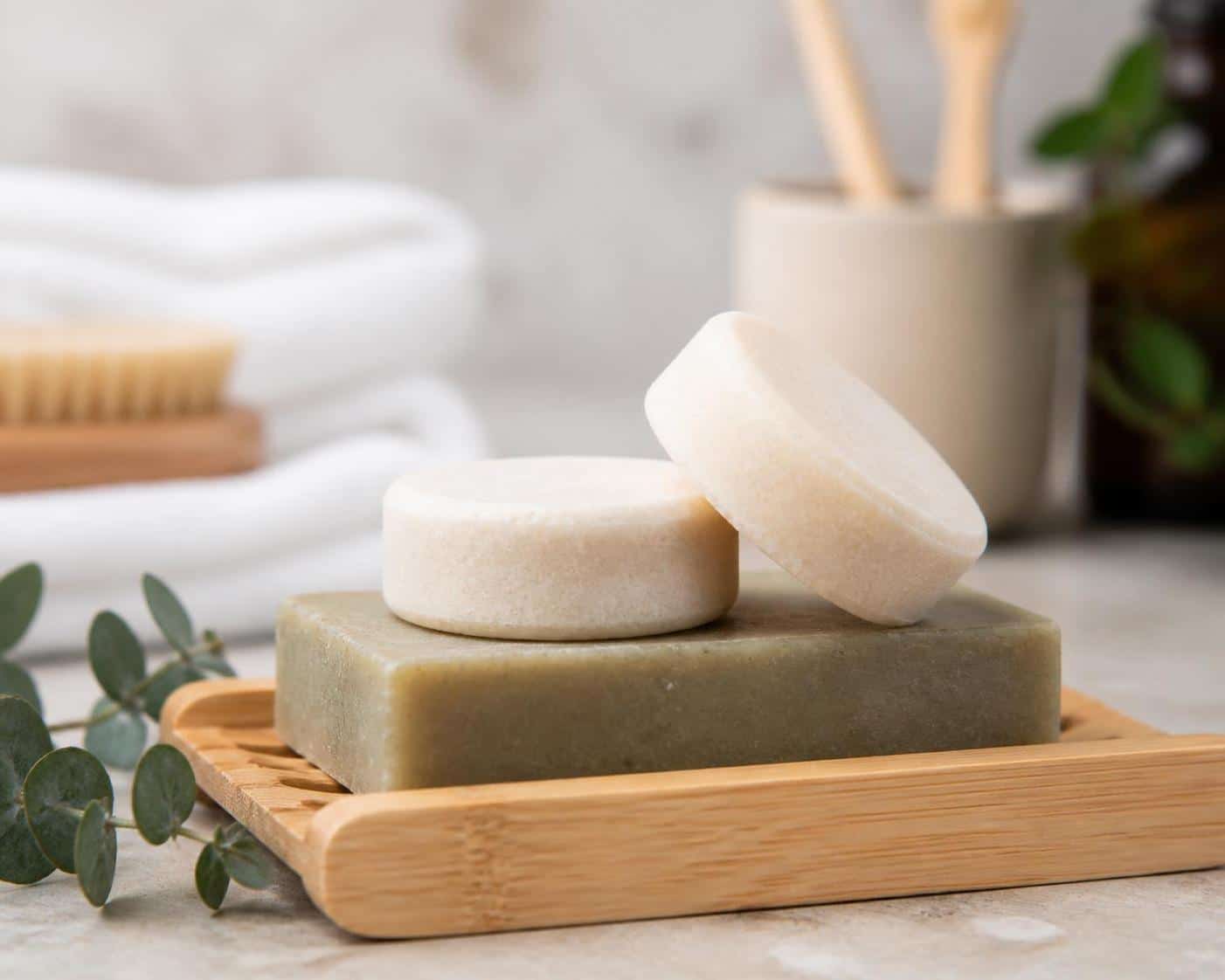 découvrez tout sur l'après-shampoing solide : ses avantages, son utilisation écologique et comment il prend soin de vos cheveux naturellement.