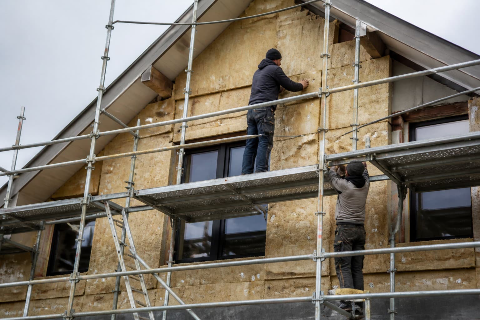 Choisir entre le parcours par geste et la rénovation d'ampleur
